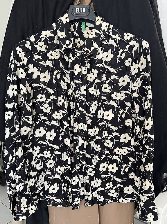 Blusen: Blusa Benetton – Gebraucht aus Minusio von www_6ybt 1