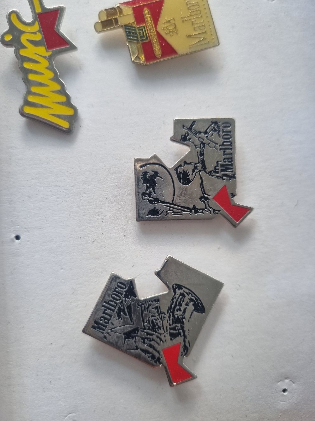 Marlboro Placchette & Badge: 6 Marlboro Pins – Usato da Adlikon b.Regensdf venduto da attila63 1