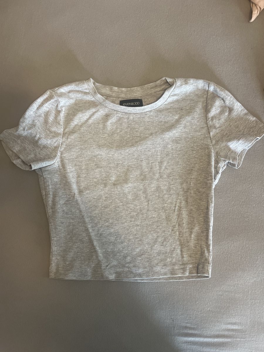 T-shirt: Graues T-Shirt Even and Odd – Usato da Zürich venduto da Zhau.53