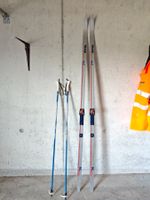 Vintage Langlauf Ski mit Stöcken