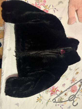Magnifique veste d'hiver noire en fausse fourrure, taille M 
