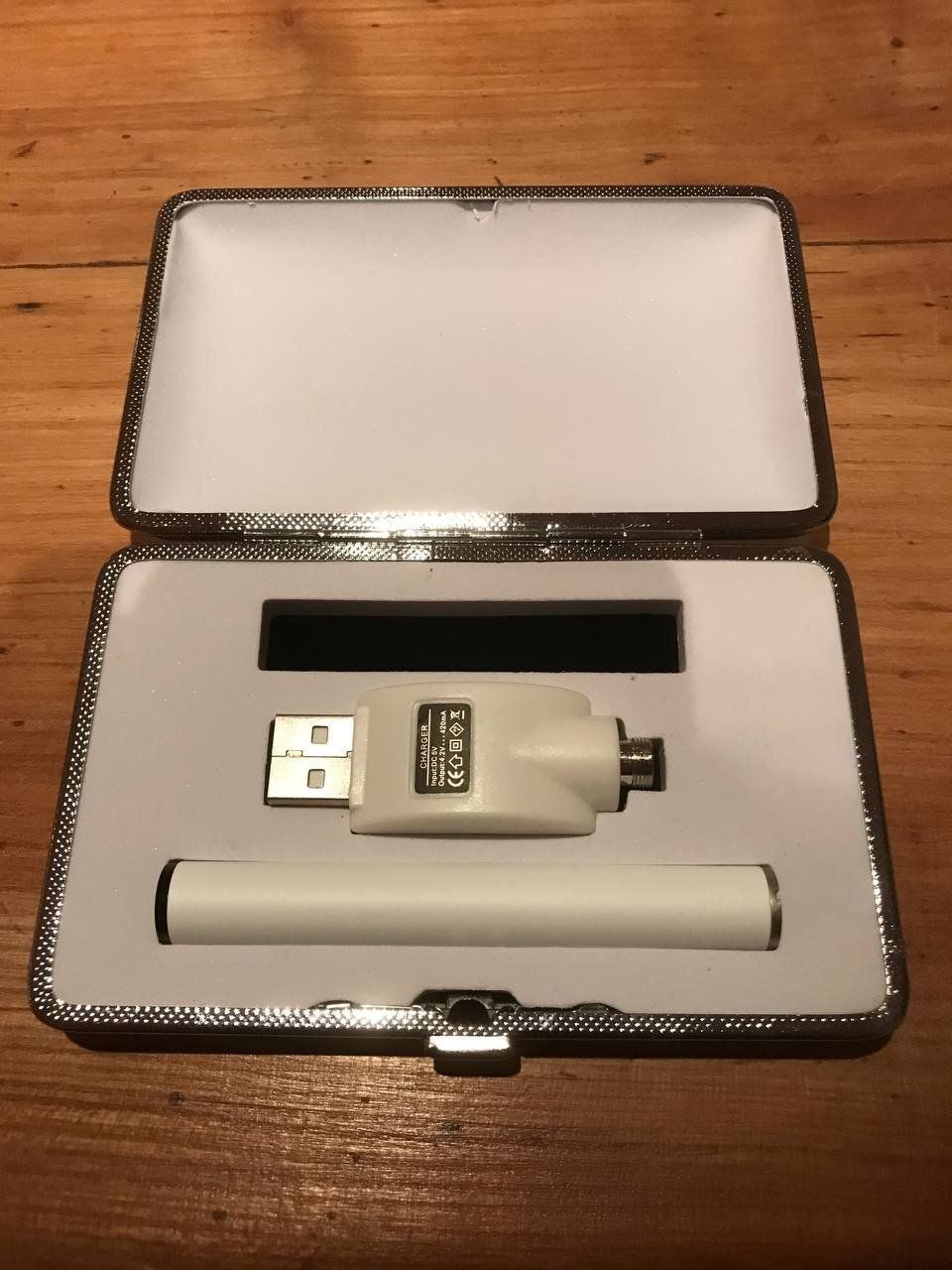 Autres tabacs: 100 Vape Batterien mit Ladegerät (E-Zigarette) – Neuf avec emballage d'origine à Gais par DjangoBaru