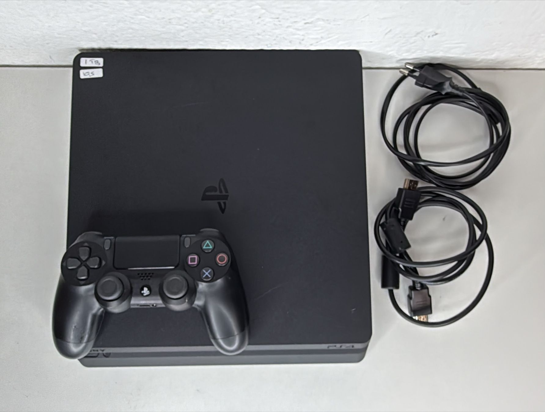 Sony Konsolen: Sony PlayStation 4 Slim 1TB + Controller , 10.5 !!! – Gebraucht aus Ehrendingen von lax21 1