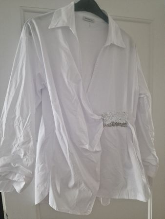 Weisse Sommerbluse mit Silber-Detail, Grösse 42