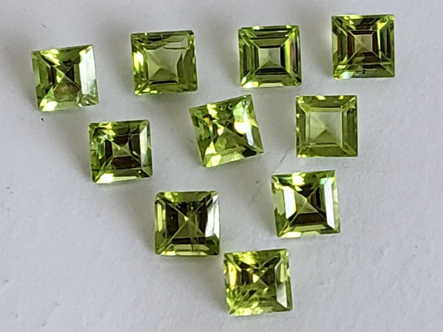 Pietre preziose: Péridots AAA square 5 x 5mm / 0.66 ct pièce – Nuovo (secondo la descrizione) da La Chaux-de-Fonds venduto da j-aime-les-gemmes 2