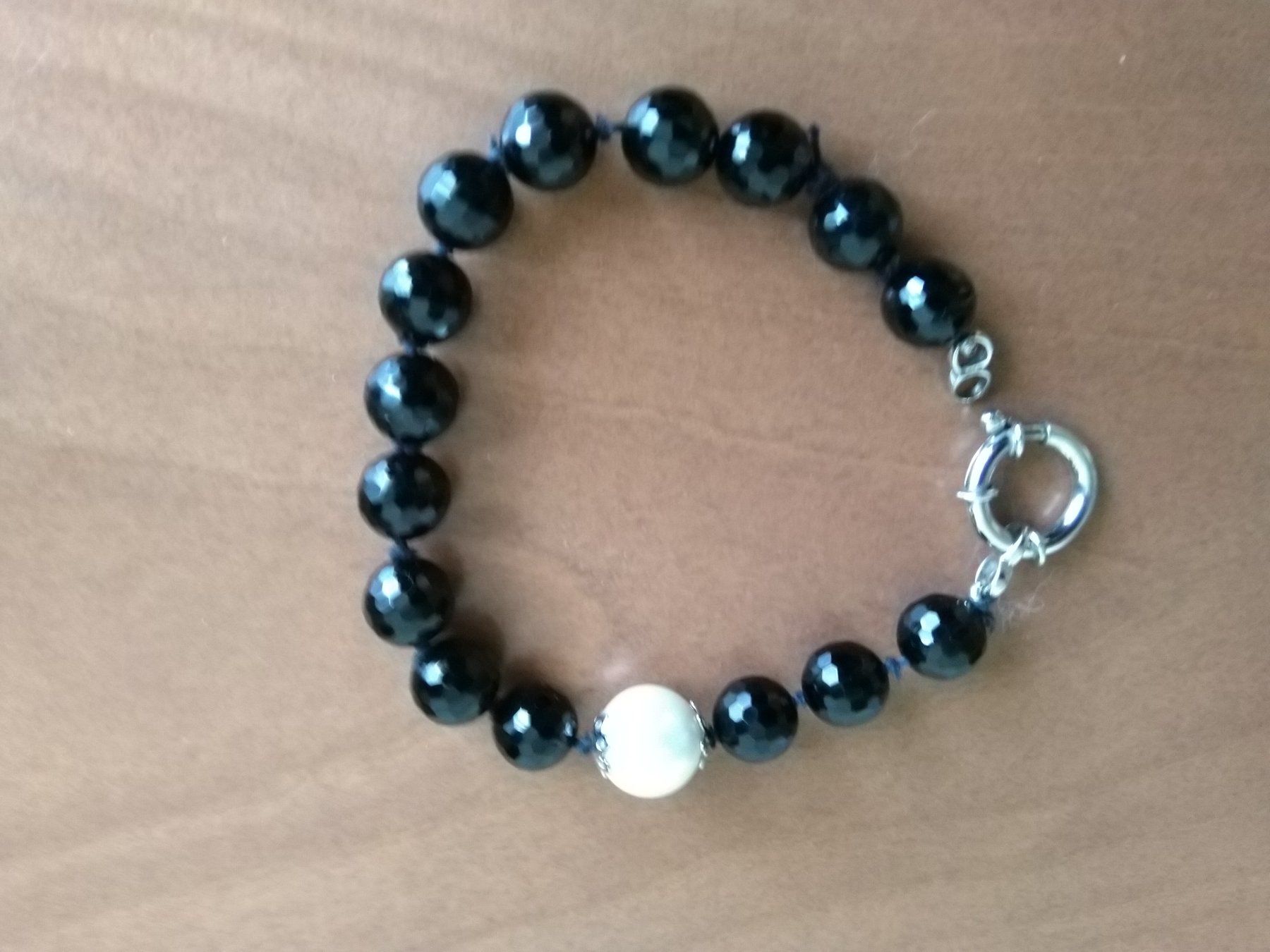 Armbänder & -reifen: Armband Bracelet Armkette Onyx  mit Perle – Gebraucht aus Hinwil von faene