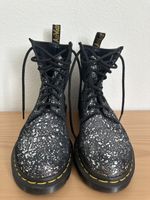 Dr. Martens Glitzer Stiefel, Schwarz/Silber, Grösse 39