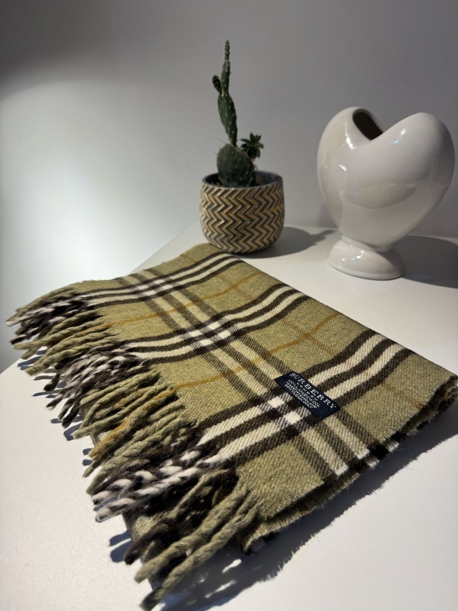 Burberry Foulards, Tücher & Schals: Écharpe Burberry originale – Gebraucht aus St-Maurice von Nikitas_P 3