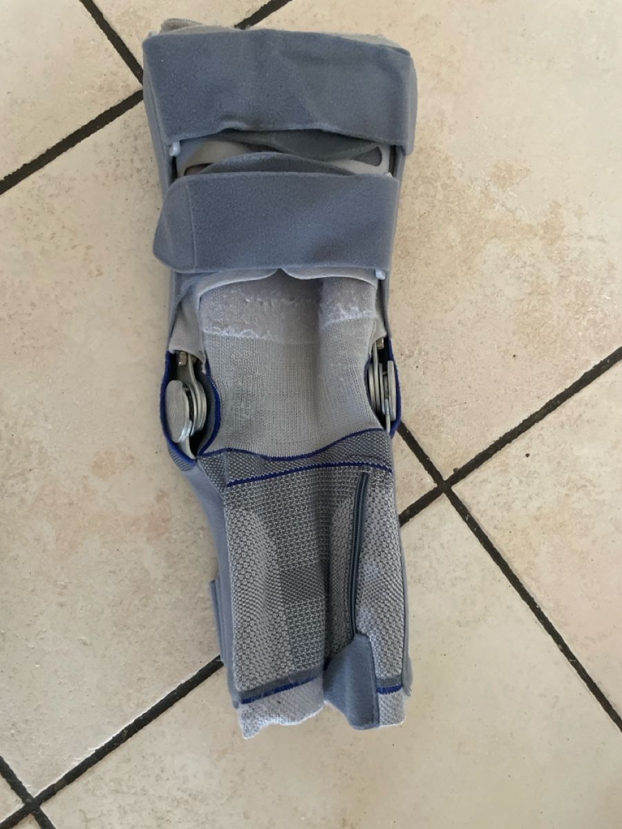 Genutrain Attrezzature mediche: Bauerfeind Softec Genu Knie Bandage Grösse 4 rechts – Usato da Obergerlafingen venduto da cabo4 2