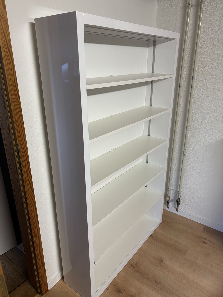 Regale: Massives Bücherregal weiss – Gebraucht aus Rickenbach SO von butzli83 1