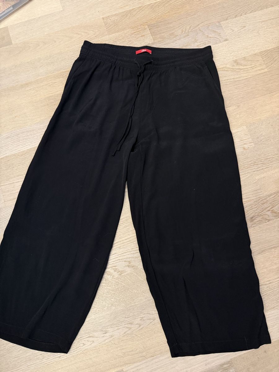 S.Oliver Pantaloni: Culotte Hose s.Oliver schwarz elastischer Bund – Usato da Rubigen venduto da Elmacino