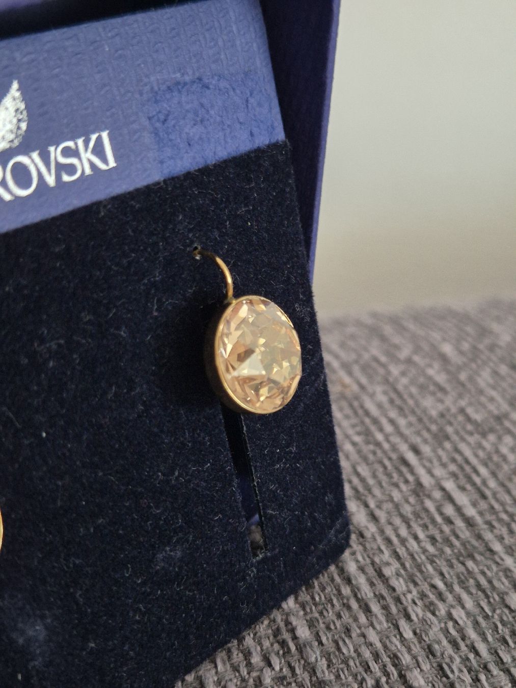 Swarovski Ohrringe & -stecker: Swarovski Ohrringe goldfarben – Gebraucht aus Wetzikon ZH von mar_8jrl 1