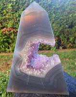 💜✨ Einzigartiger Amethyst-Achat Obelisk funkelnder Druse