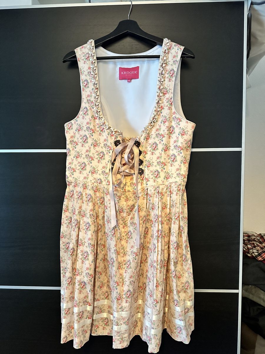 Costumi: Krüger Dirndl beige Gr. 44 – Usato da Mauren venduto da VanessaEggenberger
