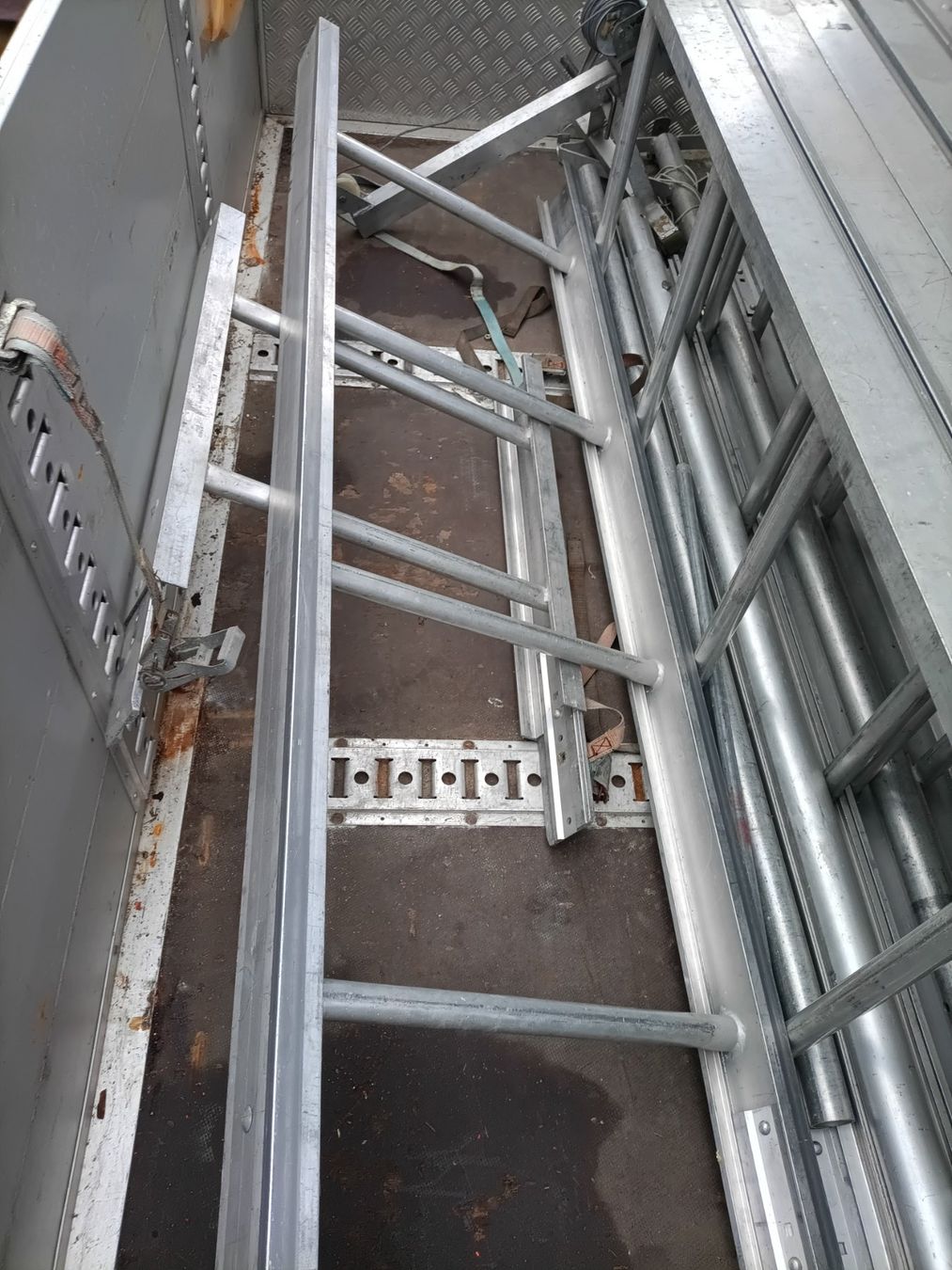 Altro per stoccaggio & trasporto: un treuil de chantier – Usato da Nyon venduto da dlu_2yfc 2