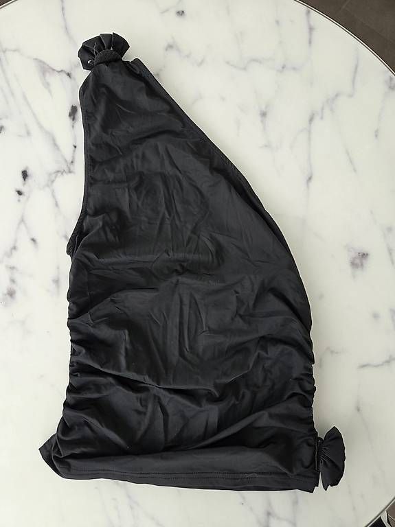 Top: Lioness One Shoulder Oberteil – Usato da Rüfenacht BE venduto da Biancaro 1