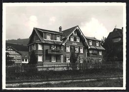 Gonten, Chalet Erika mit Nachbargebäude