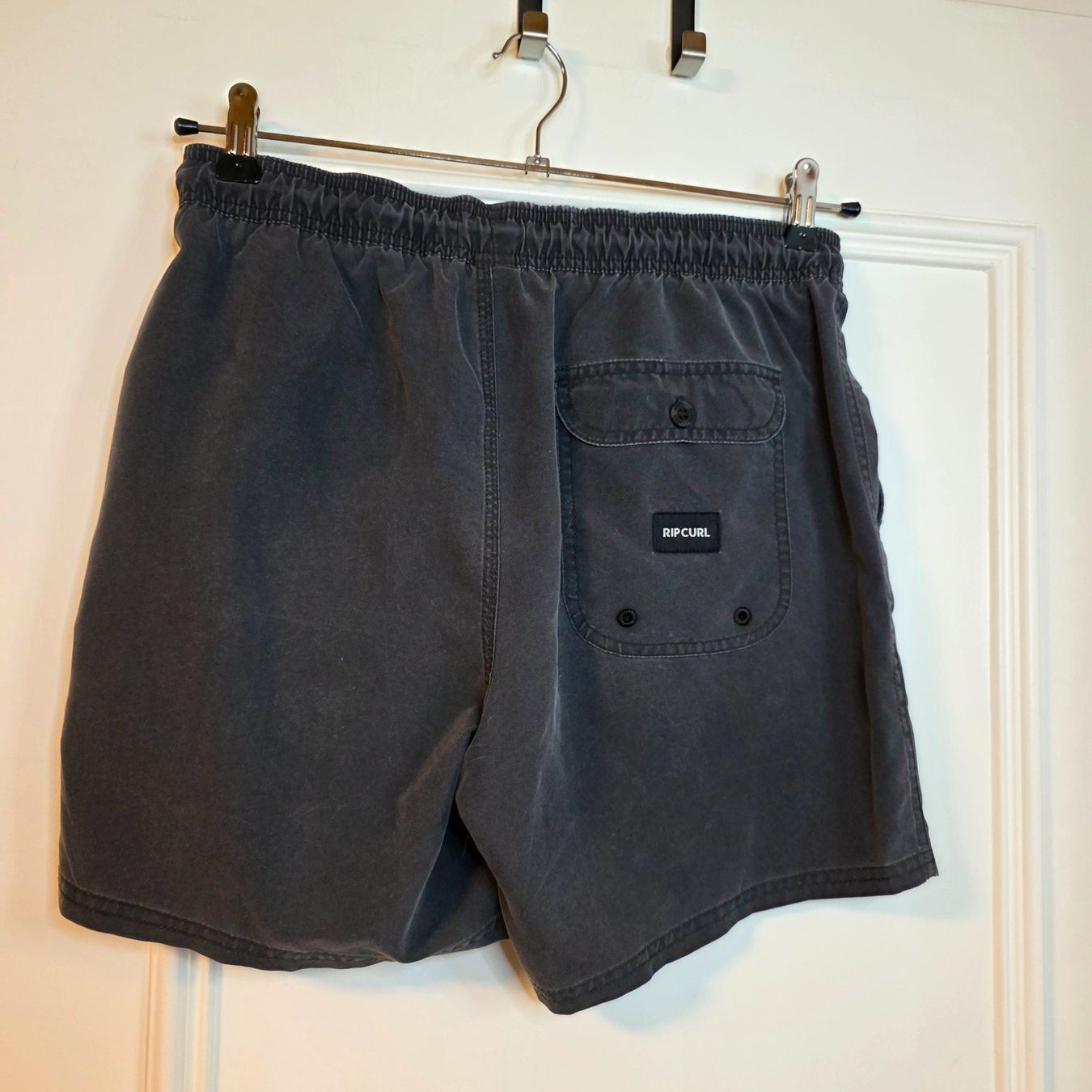 Rip Curl Pantaloni: RIP CURL Herren Shorts grau Gr. S – Usato da Wald ZH venduto da CapLux 1