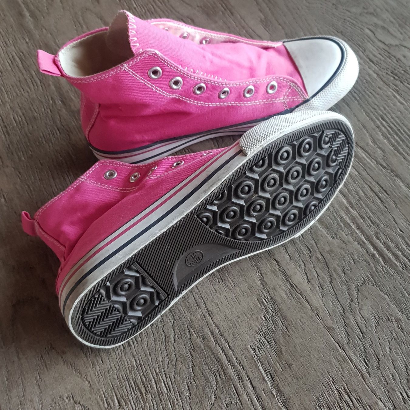 Chaussures hommes: 🐸 SNEAKER PINK 35 – D'occasion à Môtier (Vully) par Frogs 5
