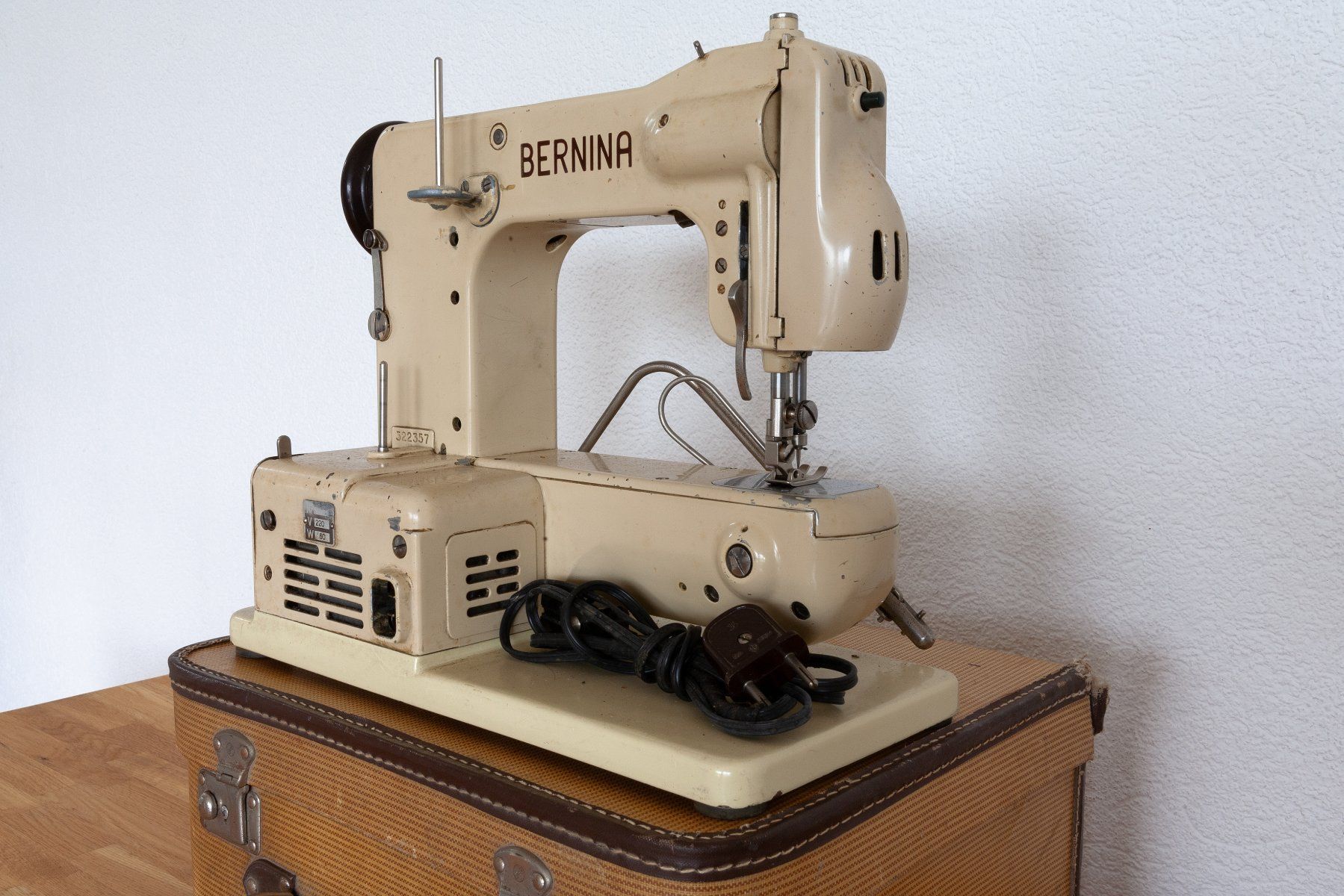 Bernina Macchine da cucire: Antike Bernina Nähmaschine – Usato da Enney venduto da pvonlant 2