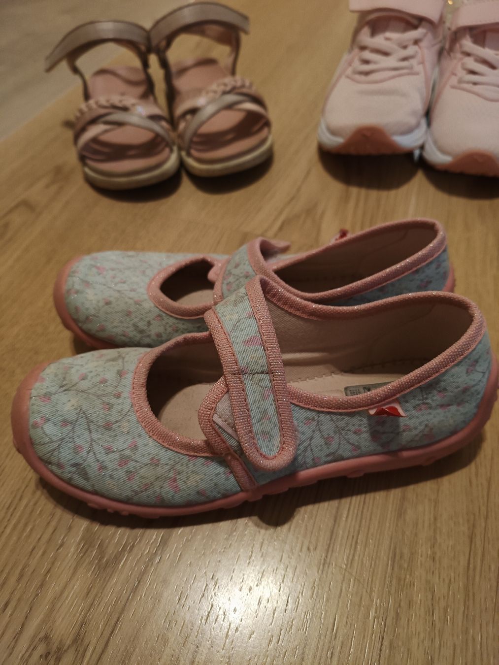Scarpe per ragazze: Schuhpaket Mädchen 29/30 – Usato da Wangen SZ venduto da mka_w5d2 1
