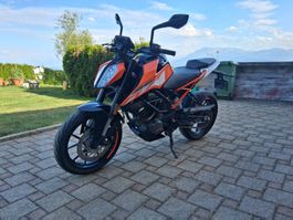 KTM Duke 125
