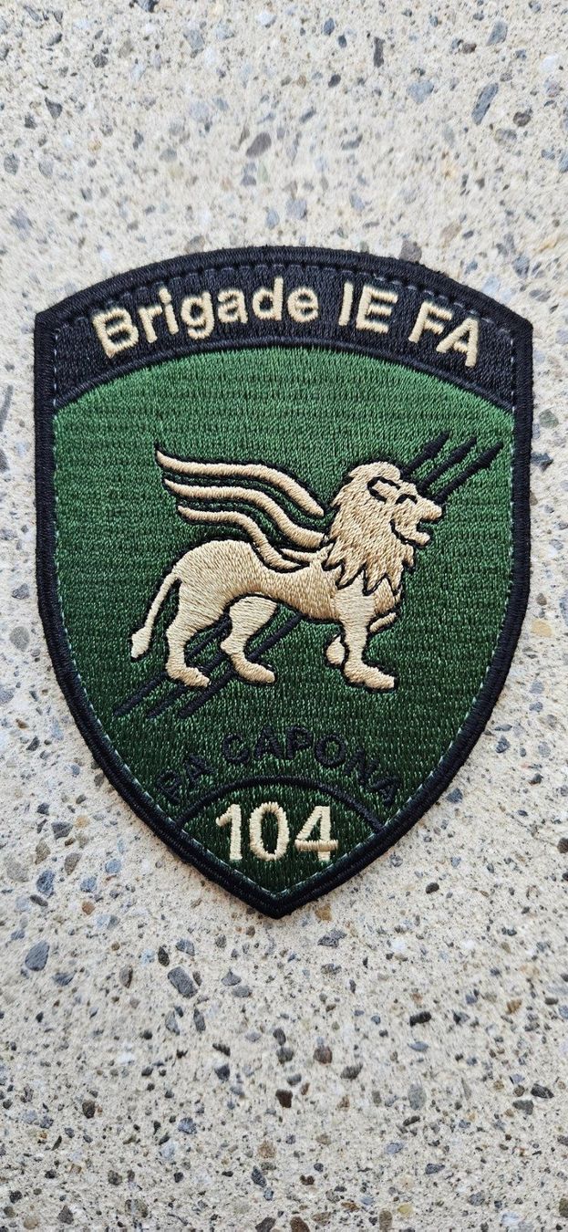 Schweizer Armee Uniformi: *** Badge Luftwaffe Brigade IE FA 104 mit klett *** – Nuovo e nell'imballaggio originale da Riedholz venduto da fr_sIruP