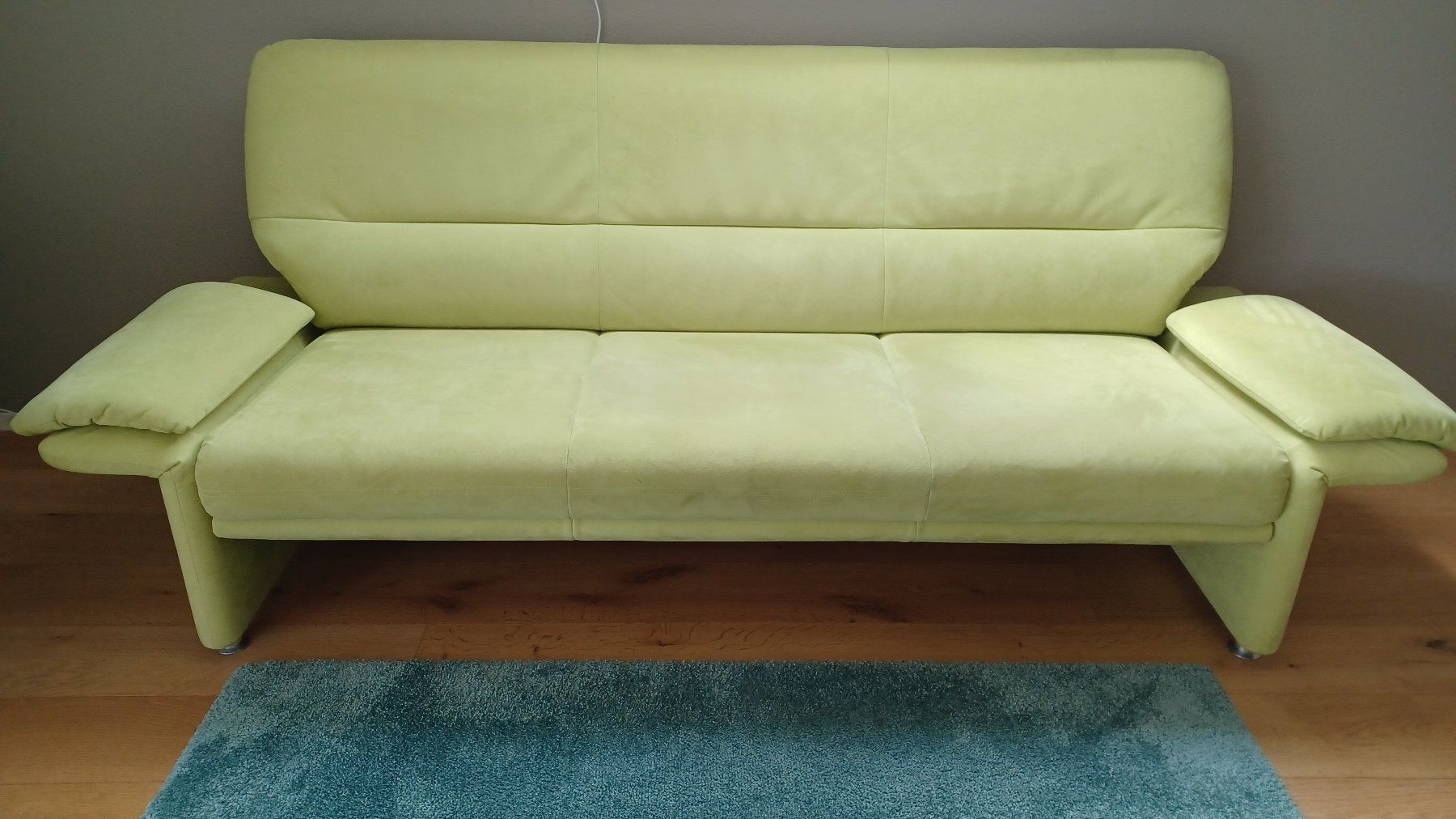 Divani: Sofa Grimsel 3-sitzig in Alcantara 1505 lime – Usato da Gurzelen venduto da quorner 1