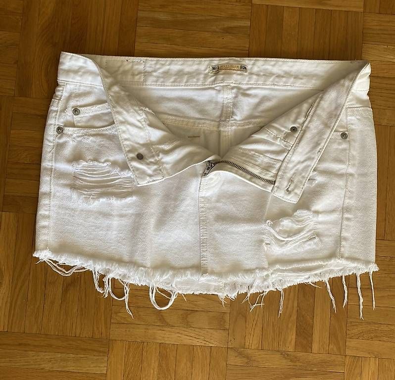Pull&Bear Röcke: Pull&Bear: mini-jupe trouée en jeans blanc: taille S/36 – Neu (gemäss Beschreibung) aus Lausanne von loi_8msc 4