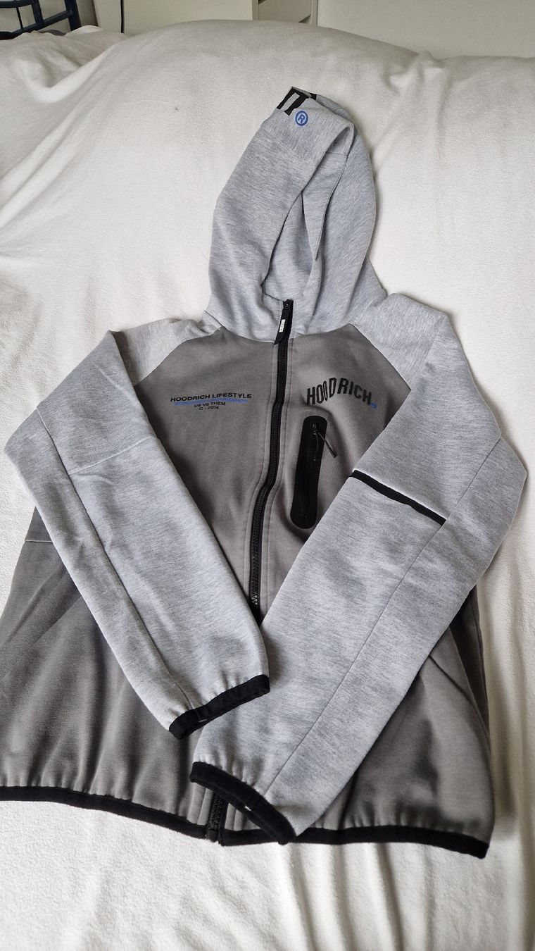 Maglioni & Felpe: Sportpullover Hoodie und Hose von Hoodrich – Usato da Hochfelden venduto da Hueppi