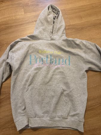 Grauer Hoodie New Look Grösse M mit Aufdruck Portland Wellne