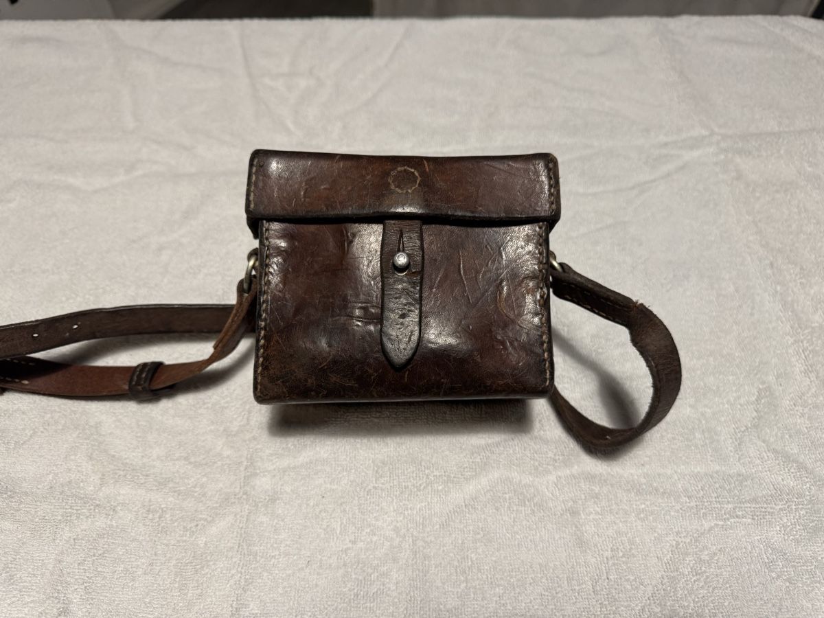 Schweizer Armee Taschen: Militär Ledertasche – Gebraucht aus Lenzburg von Meister_k
