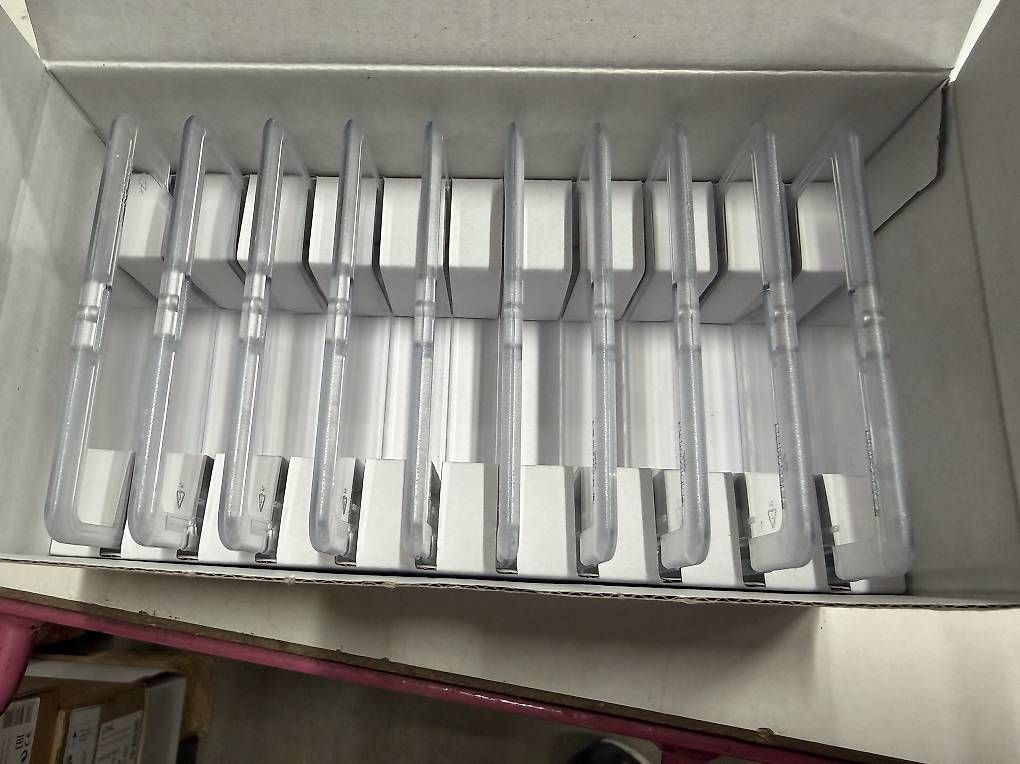 Wandhalterungen: 10 Stk. neue neue Ausweishalter Durable PERMANENT – Neu und originalverpackt aus Necker von liq24 5