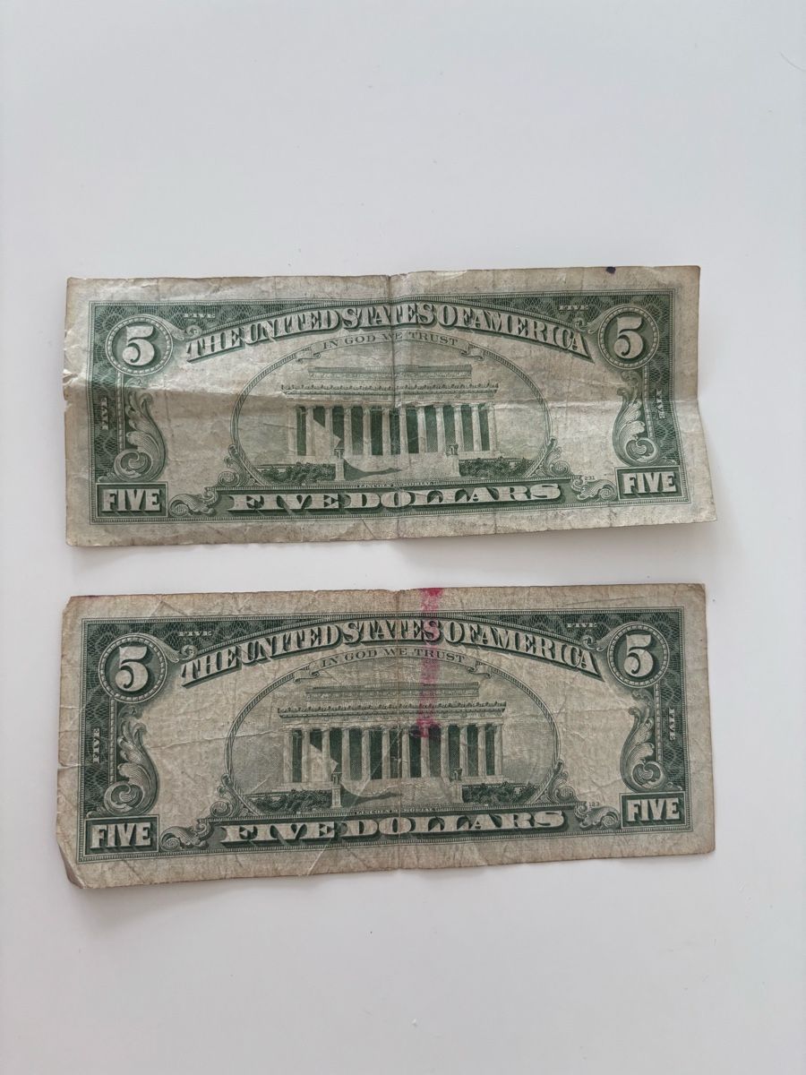 Billets de banque: Deux billets 5 dollars 1969-1974 – D'occasion à Le landeron par santa_99 1