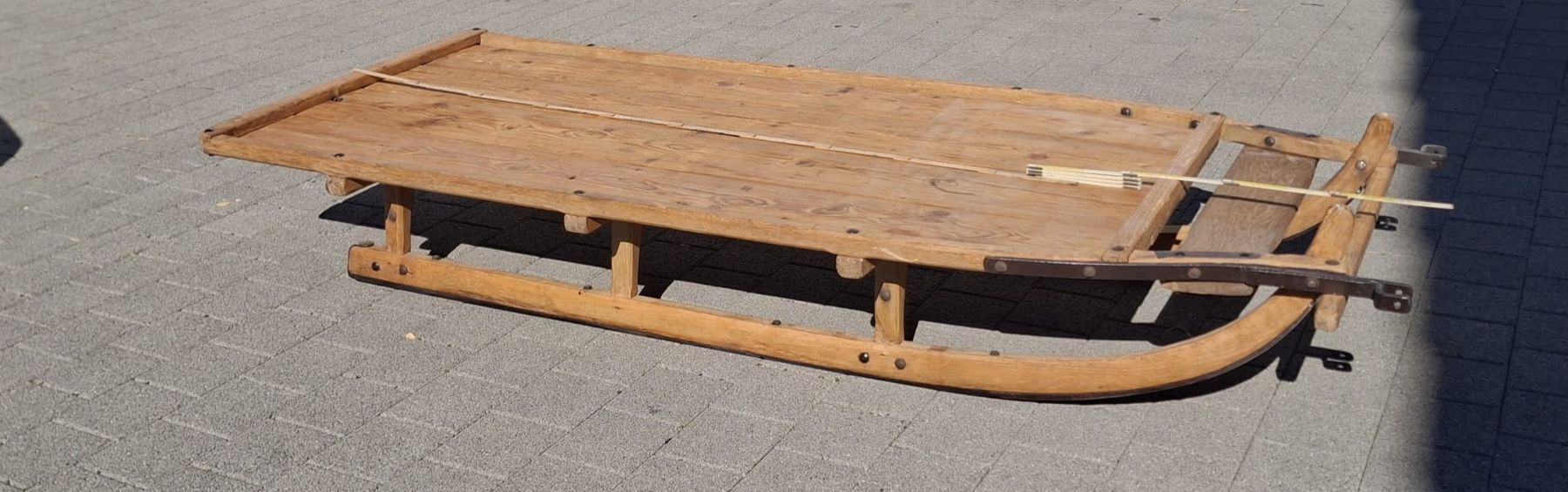Luge: Antiker Holzschlitten  – D'occasion à Oberurnen par nicoelchen2012