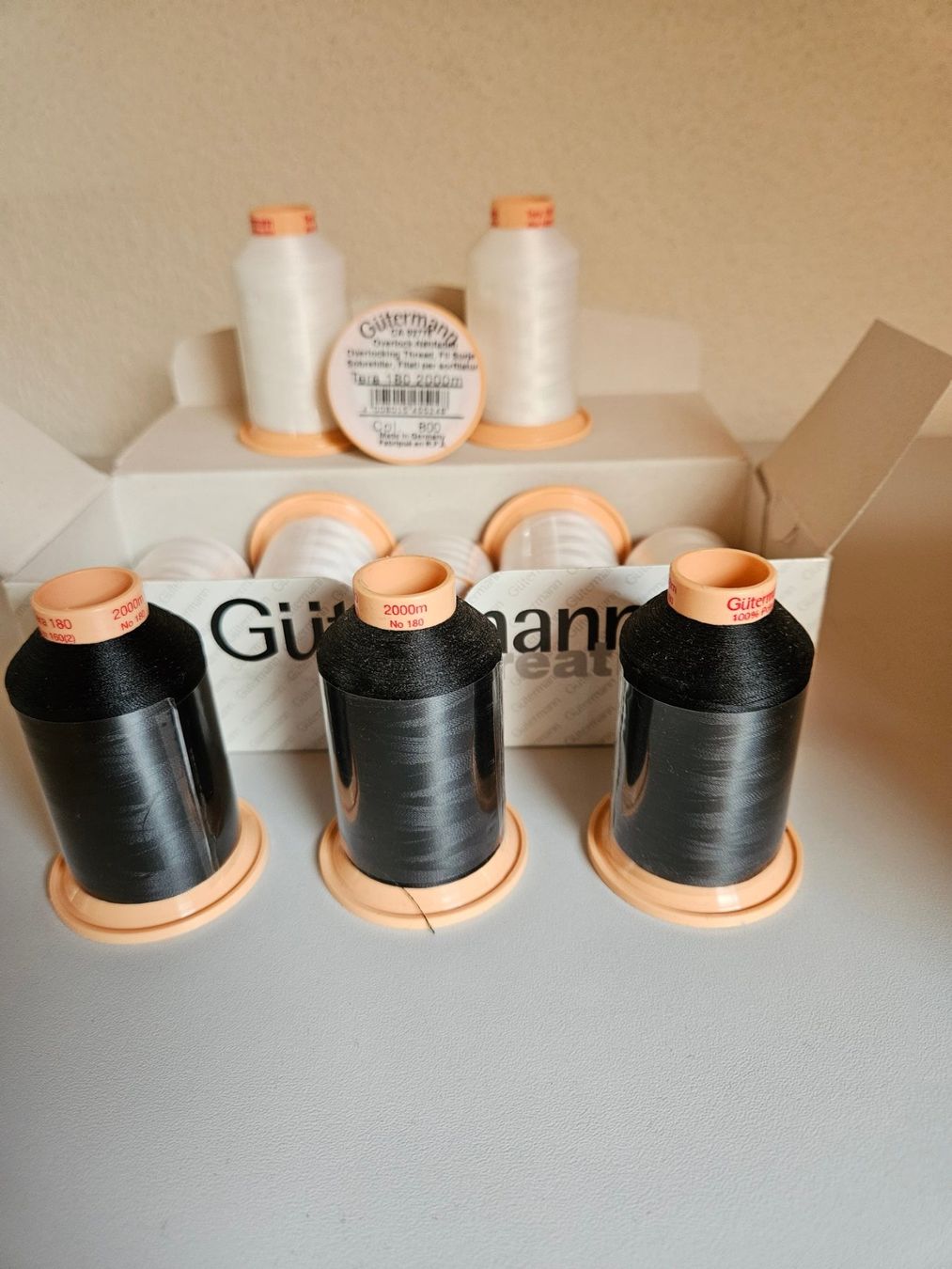 Cordicelle & Fili: Overlock-Nähfäden – Nuovo (secondo la descrizione) da Erlinsbach venduto da inf_ml8q