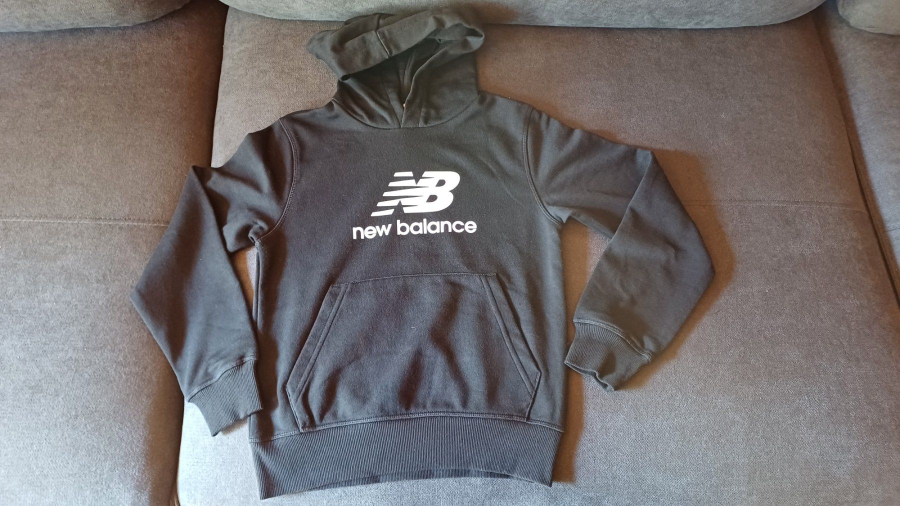 New Balance Maglioni & Felpe: New Balance Pullover Gr.122/128 Neu – Nuovo (secondo la descrizione) da Oberrieden venduto da Raja011