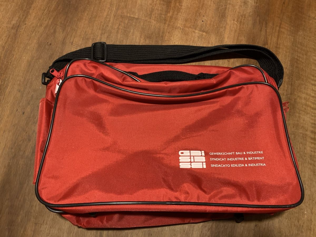 Borse: Geräumige rote Sport / Laptoptasche – Usato da Laufen venduto da Twingi33 1