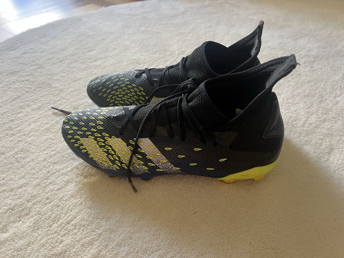 Adidas Scarpe da uomo: Fussballschuhe Adidas Predator Grösse 38 – Usato da Zürich venduto da angielmora