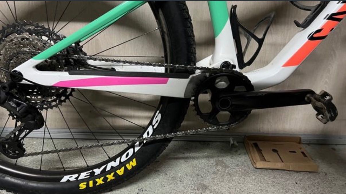 Canyon Biciclette: Canyon Lux World Cup CF7 – Usato da St-Aubin-Sauges venduto da tantome 1