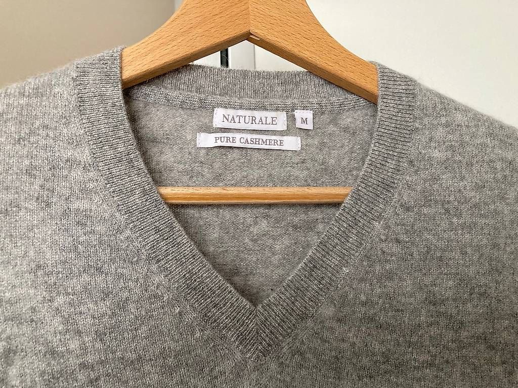 Pulls & Sweat-shirts: Hochwertiger dünner Kaschmirpullover hellgrau Gr M NEU – Neuf (Voir description) à Zürich par hauszwoelf 1