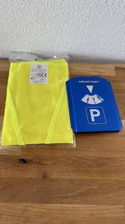 Warnweste und Parkscheibe 