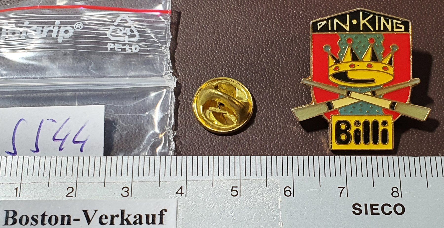 Placchette & Badge: S544 - Pin King Billi – Usato da Reinach BL venduto da Boston-Verkauf 1