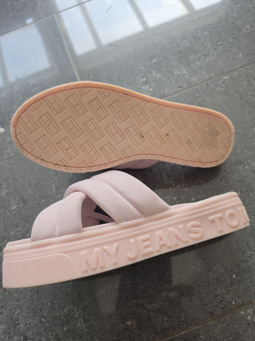 Tommy Hilfiger Scarpe da donna: Tommy Hilfiger Pantoletten gr.39 – Usato da Würenlos venduto da Nigginiggi 3