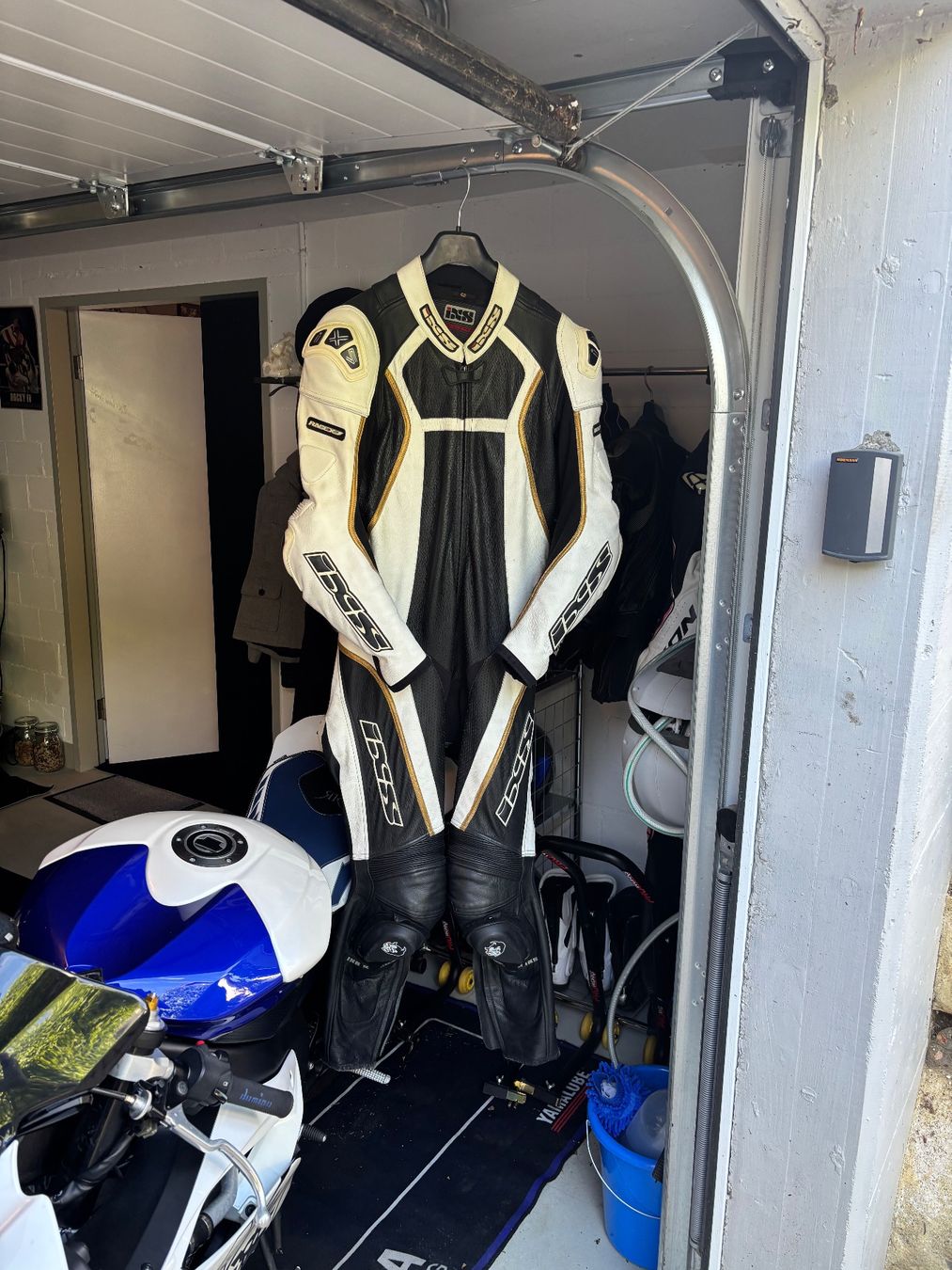 IXS Anzüge: Lederkombi IXS Gr.48 – Gebraucht aus Humlikon von Harvey007