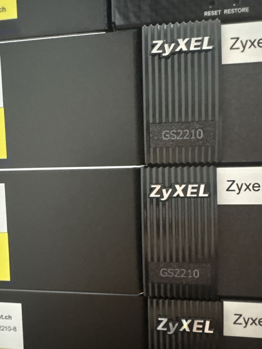 Zyxel Hubs & Switches: 15 Zyxel Switches als Set – Gebraucht aus Weinfelden von X7G 5