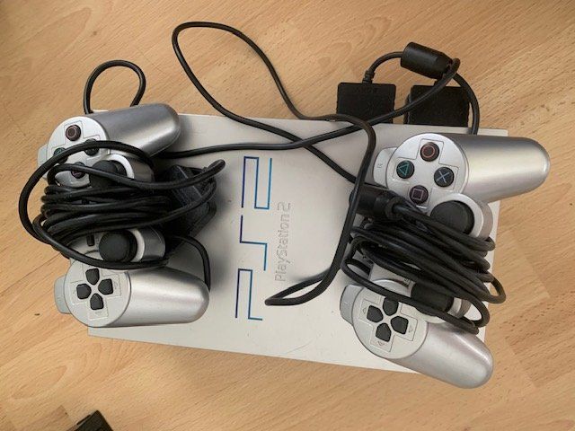 Sony Consoles: PS 2 Konsole – D'occasion à Freienbach par Mariafluh
