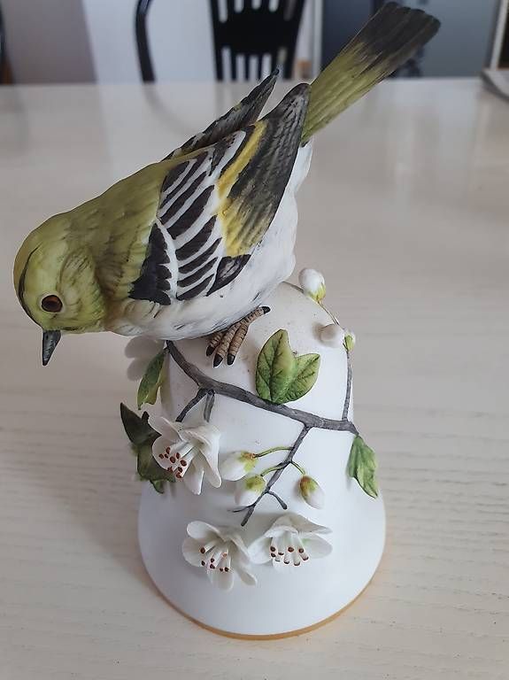 Statuette: Porzellan Vogel mit Glöckchen – Usato da Wittenbach venduto da GBNB