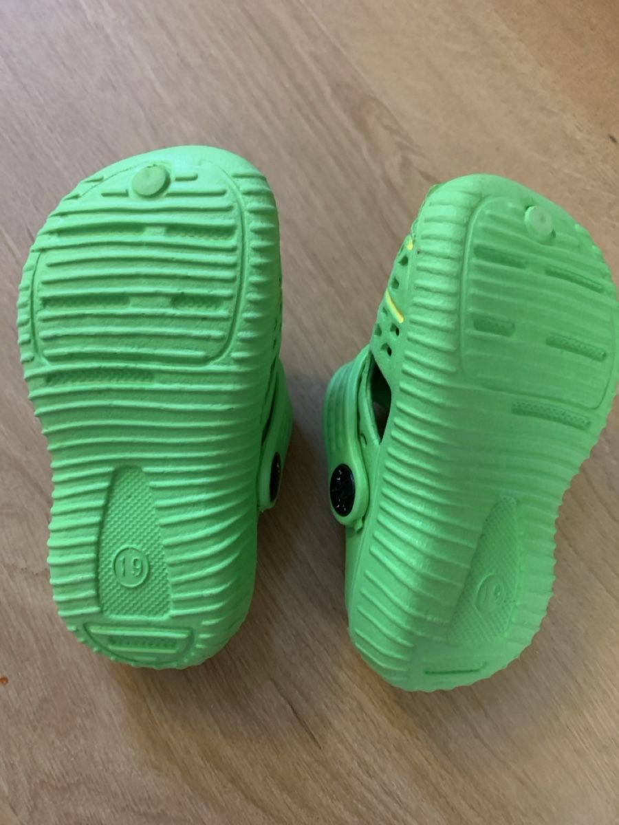 Schuhe für Jungen: Grüne Kinder Glocks- Gartenschuhe mit Biene, Gr. 19 – Gebraucht aus Meilen von Flockenwirbel 1