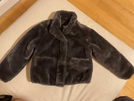 Zara Kunstfelljacke Dunkelbraun Mädchen, Größe 140